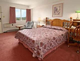 Hotel Ramada Limited Dawson Creek Esterno foto