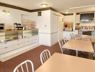 Hotel Ramada Limited Dawson Creek Esterno foto